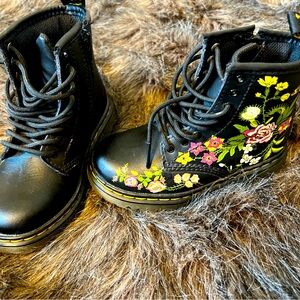 Toddler dr. Martens.